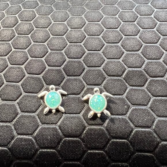 Turtle Stud Earrings with Aqua Sea Glass 18K White Gold Plated - Picture 1 of 1